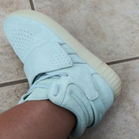 Pastel aqua adidas shoes. - Picture 5 of 7
